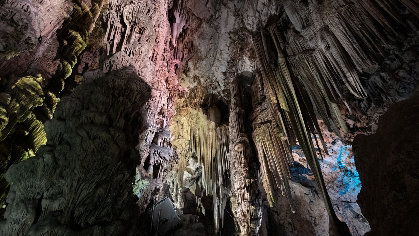 Stalaktiten in der St. Michael’s Cave in Gibraltar | © Sunhikes