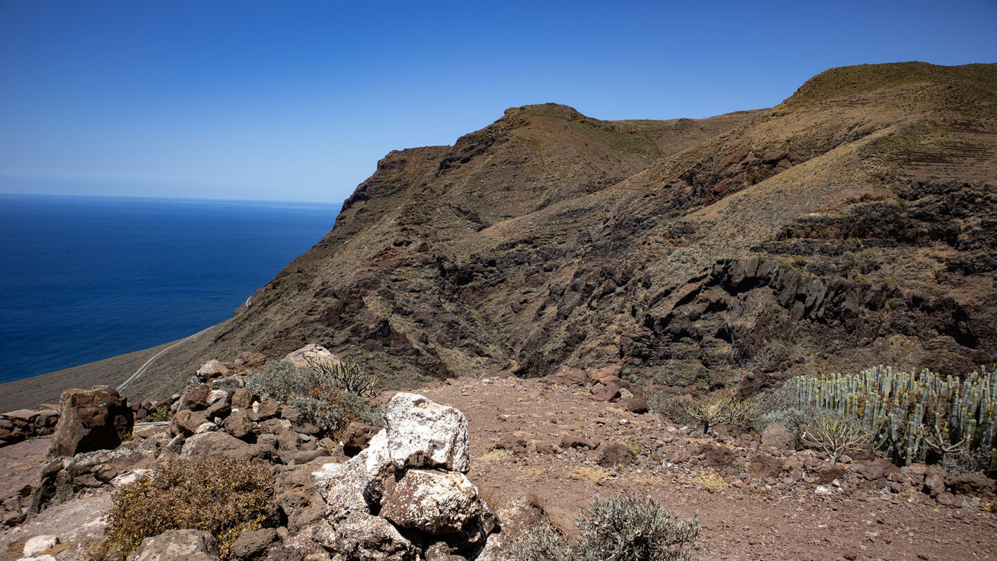 Wanderweg über die Schlucht Barranco de las Cuevas nach Punta de Teno | © Sunhikes Wanderweg über Barranco de las Cuevas nach Punta de Teno | © Sunhikes