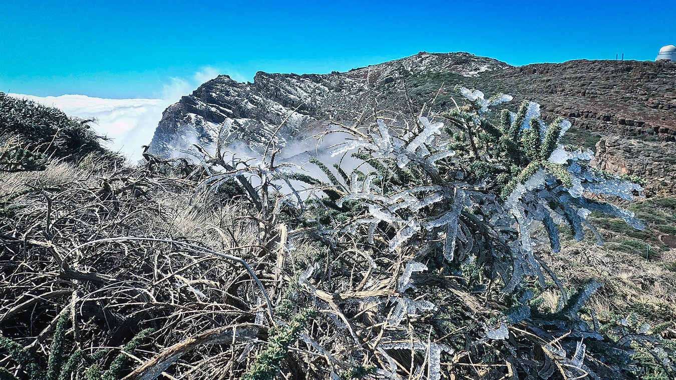 in den Wintermonaten kann es beim Roque de los Muchachos und Schnee geben | © Sunhikes Eis und Schnee beim Roque de los Muchachos | © Sunhikes
