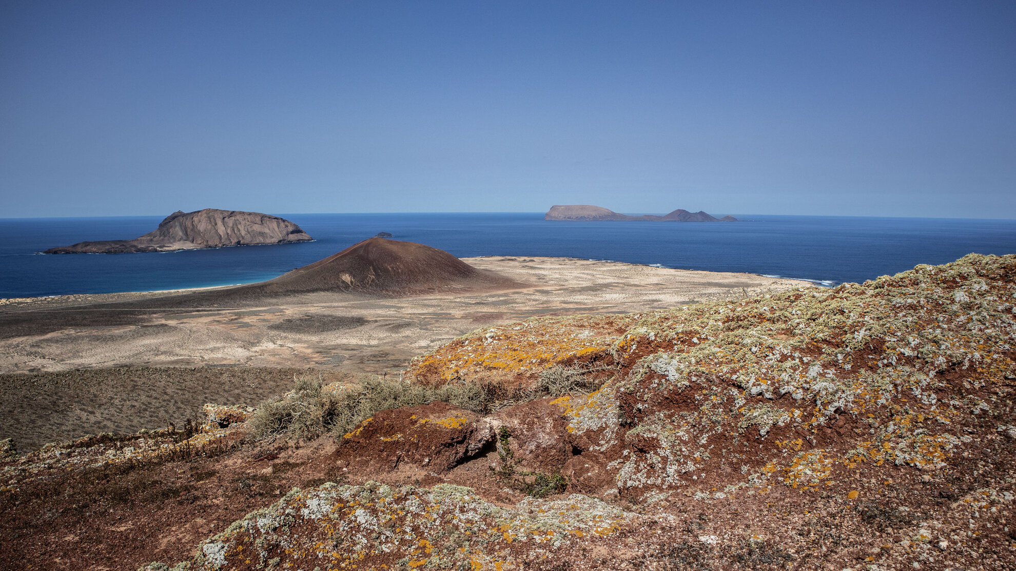 Wanderungen auf La Graciosa: Vulkanpfade, Strände & unvergessliche Ausblicke | © Sunhikes
