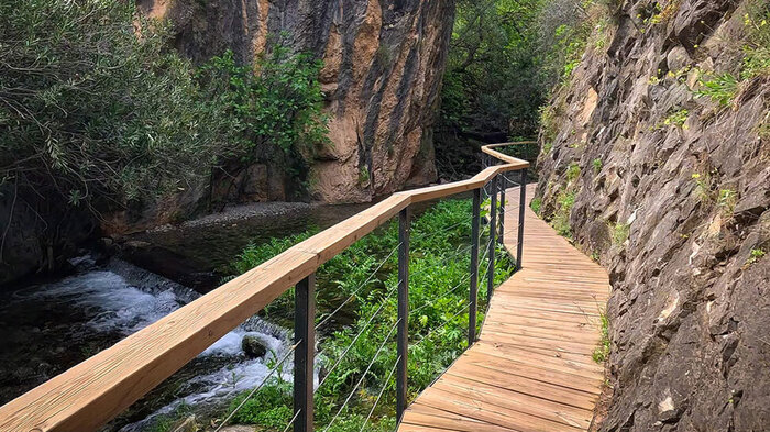 Holzsteg Rio Cuadros | © Sunhikes