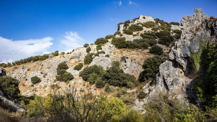 Felsformationen Wanderroute Zuheros | © Sunhikes