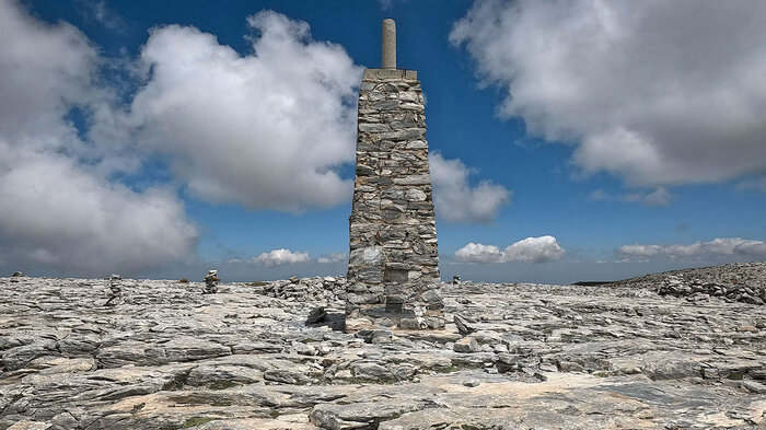 Gipfelsäule La Maroma | © Sunhikes