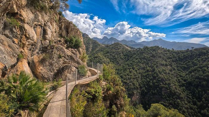 Kanalwanderung bei Frigiliana in den Sierras de Tejeda, Almijara y Alhama | © Sunhikes