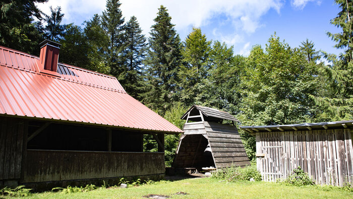 Rastplatz an der Sexauer Hütte | © Sunhikes