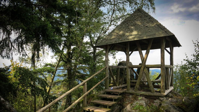 Elsbethhütte am Rockertfelsen im Murgtal | © Sunhikes