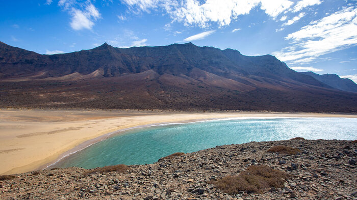 am Fuß der höchsten Gipfel Fuerteventuras liegt die Halbinsel El Islote | © Sunhikes am Fuß der höchsten Gipfel Fuerteventuras liegt die El Islote | © Sunhikes