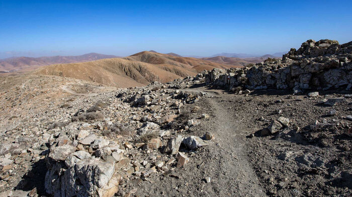 Panoramablick über den Wanderpfad am Filo de Tejada | © Sunhikes Blick über den Wanderpfad am Filo de Tejada | © Sunhikes