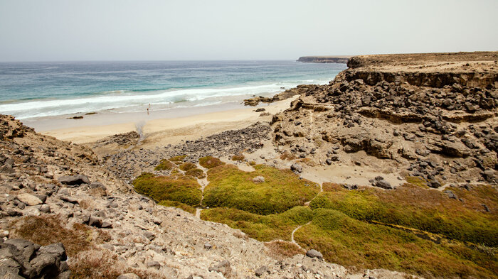 Wandern durch Schluchten entlang der Westküste Fuerteventuras | © Sunhikes
