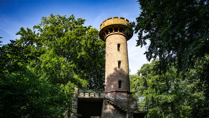der Heiligenbergturm beim Stephanskloster im Geo-Naturpark Bergstraße-Odenwald | © Sunhikes der Heiligenbergturm im Geo-Naturpark Bergstraße-Odenwald | © Sunhikes