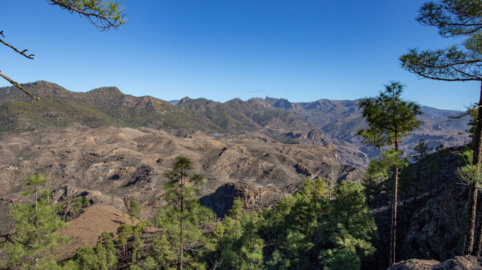 Blick Wanderweg zum Montaña de Tauro bis Roque Nublo | © Sunhikes