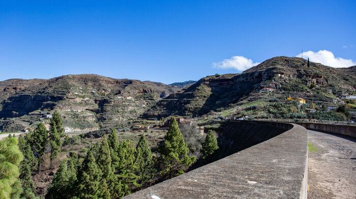 Staudamm des Presa de Lugarejos | © Sunhikes