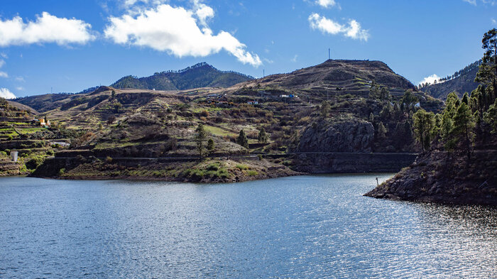 terrassierte Felder Stausee Presa de Lugarejos | © Sunhikes