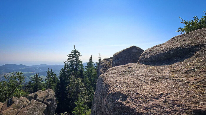 Aussichtsfelsen Belmont zwischen Lac Blanc und Lac Noir | © Sunhikes