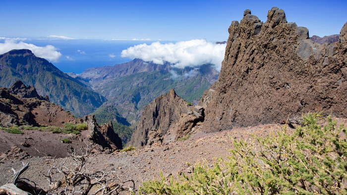 natürlicher Aussichtspunkt an einer Basaltwand mit Blick über die Schlucht Barranco de Angustias | © Sunhikes Aussichtspunkt an einer Basaltwand mit Blick über die Schlucht Barranco de Angustias | © Sunhikes
