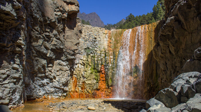 Wandern zurCascada de Colores im Nationalpark Caldera de Taburiente | © Sunhikes