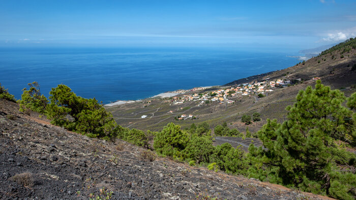 Ausblick über die Westküste und die Weinberge bei Fuencaliente | © Sunhikes Blick über die Westküste und die Weinberge bei Fuencaliente | © Sunhikes