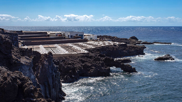 die schroffen Klippen bei den Salinas de Fuencaliente | © Sunhikes schroffe Klippen bei den Salinas de Fuencaliente | © Sunhikes