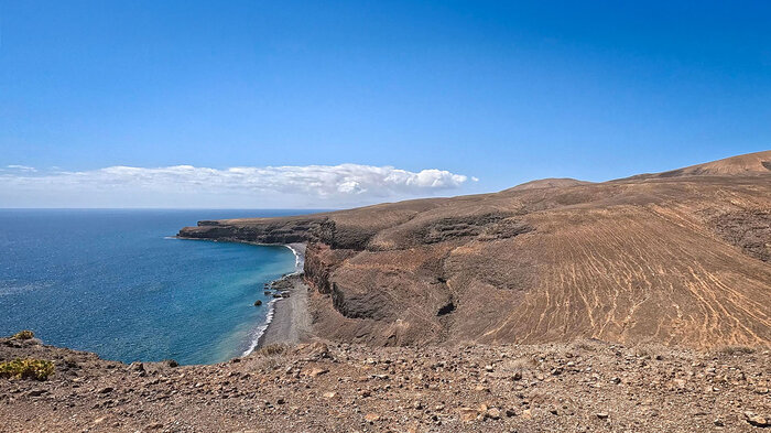 Küstenlandschaft mit den Stränden Playa de los Dises und Playa del Parrado | © Sunhikes