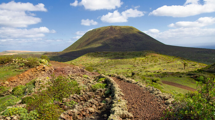 ein Paradeblick auf den Vulkan La Corona | © Sunhikes Paradeblick auf den Vulkan La Corona | © Sunhikes