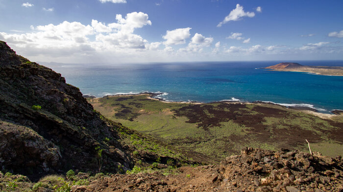 die Tiefebene am Fuße des Famara-Gebirges auf Lanzarote | © Sunhikes Tiefebene am Fuße des Famara-Gebirges auf Lanzarote | © Sunhikes
