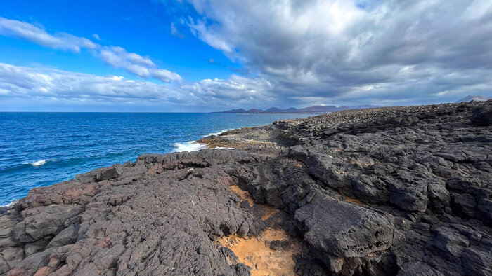 raue Basaltküste Lanzarotes | © Sunhikes
