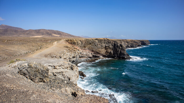 Wanderung über Steilklippen bei Playa Blanca auf Lanzarote | © Sunhikes