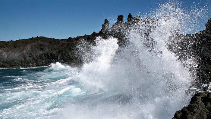 Blick auf die tosende Brandung bei Los Hervideros | © Sunhikes tosende Brandung bei Los Hervideros | © Sunhikes