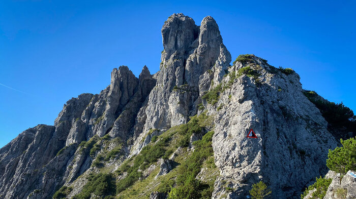 Felsformationen vor den Drei-Schwestern | © Sunhikes
