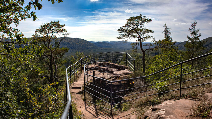 Ausblick Burg Waldeck | © Sunhikes