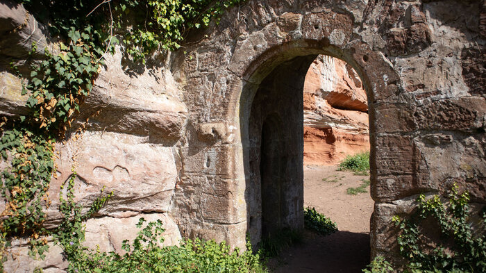 Portal Burgruine Falkenstein | © Sunhikes