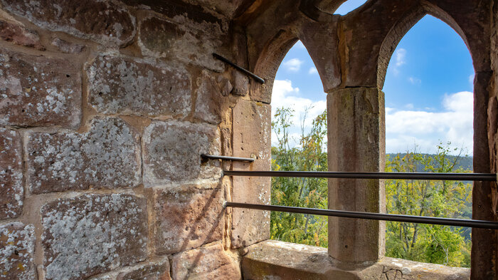 Fenster in der Ruine Neu-Windstein | © Sunhikes