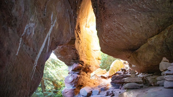 Wandern beim Dahner Felsentor im Pfälzerwald | © Sunhikes