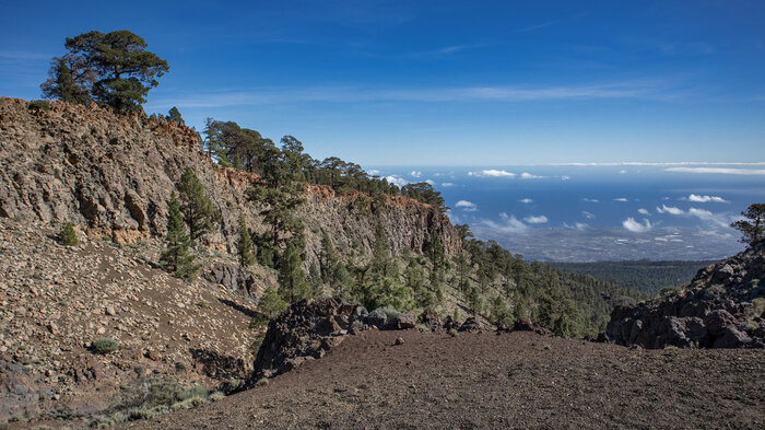 hoch aufragende Felswände oberhalb der Arenas-Schlucht | © Sunhikes steile Felswände oberhalb der Arenas-Schlucht | © Sunhikes
