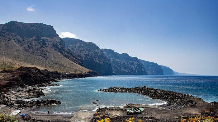 Badebucht mit traumhaftem Blick auf die steil abfallenden Klippen des Teno-Gebirges | © Sunhikes Badebucht mit traumhaftem Blick auf steil abfallende Klippen des Teno-Gebirges | © Sunhikes