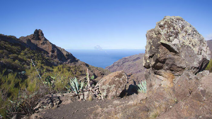 natürlicher Aussichtspunkt am Abache-Steig mit Ausblick auf die zwei Gipfel des La Barbita | © Sunhikes Aussichtspunkt am Abache-Steig mit Ausblick auf die zwei Gipfel des La Barbita | © Sunhikes