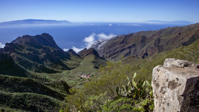 Blick auf die Häuser von Los Carrizales von der Cumbre del Carrizal | © Sunhikes die Häuser von Los Carrizales von der Cumbre del Carrizal | © Sunhikes